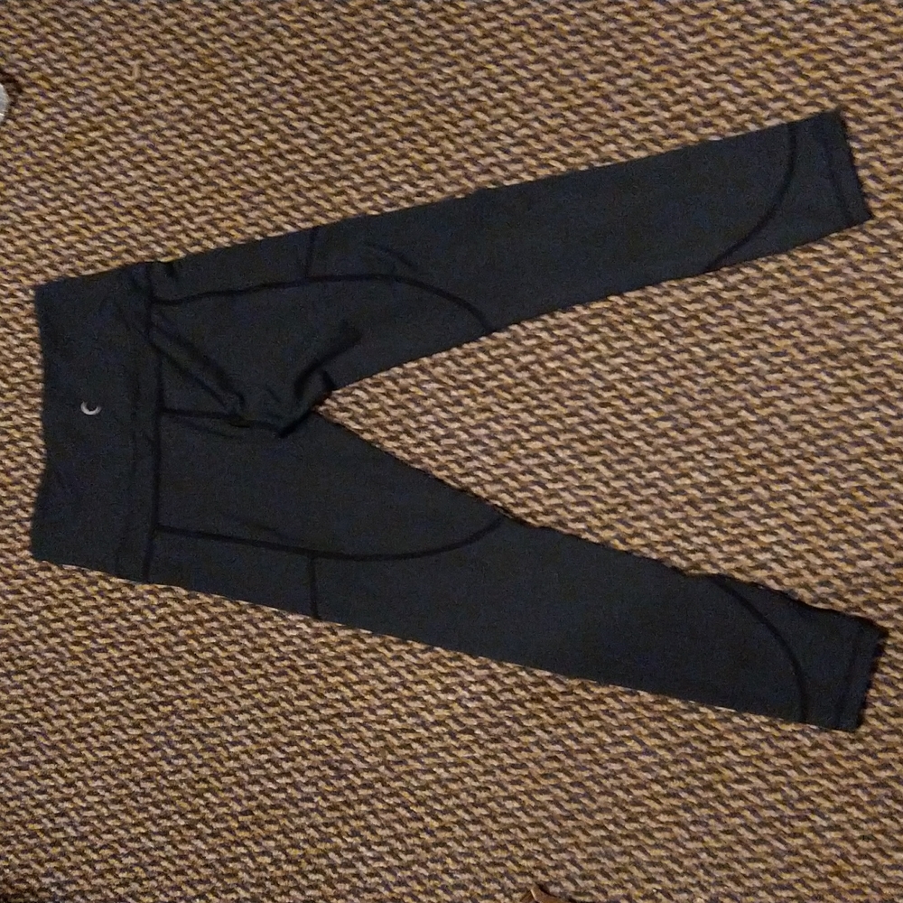 Zyia Active Light n Tight black pocket ⅞ leggings. sz 2